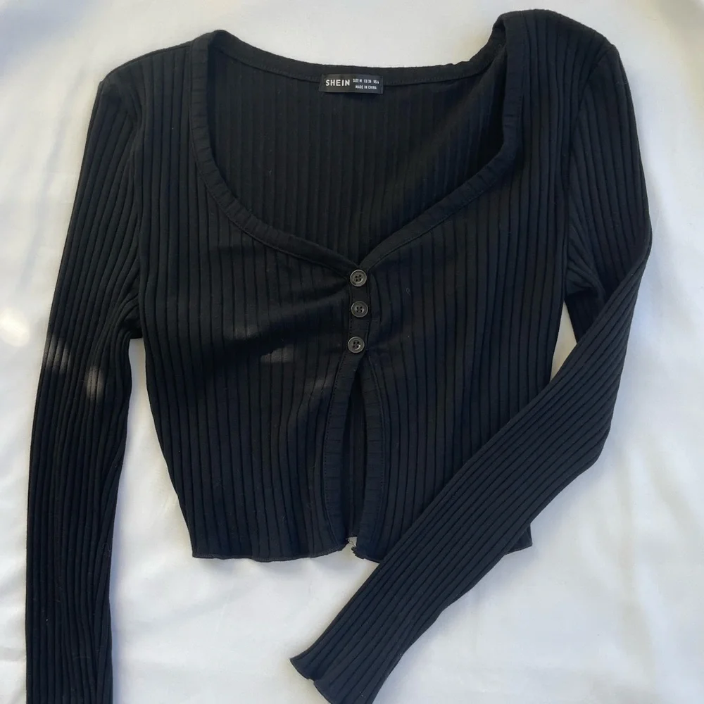 Cropped Ribbed Sweater - Picture 8 of 9